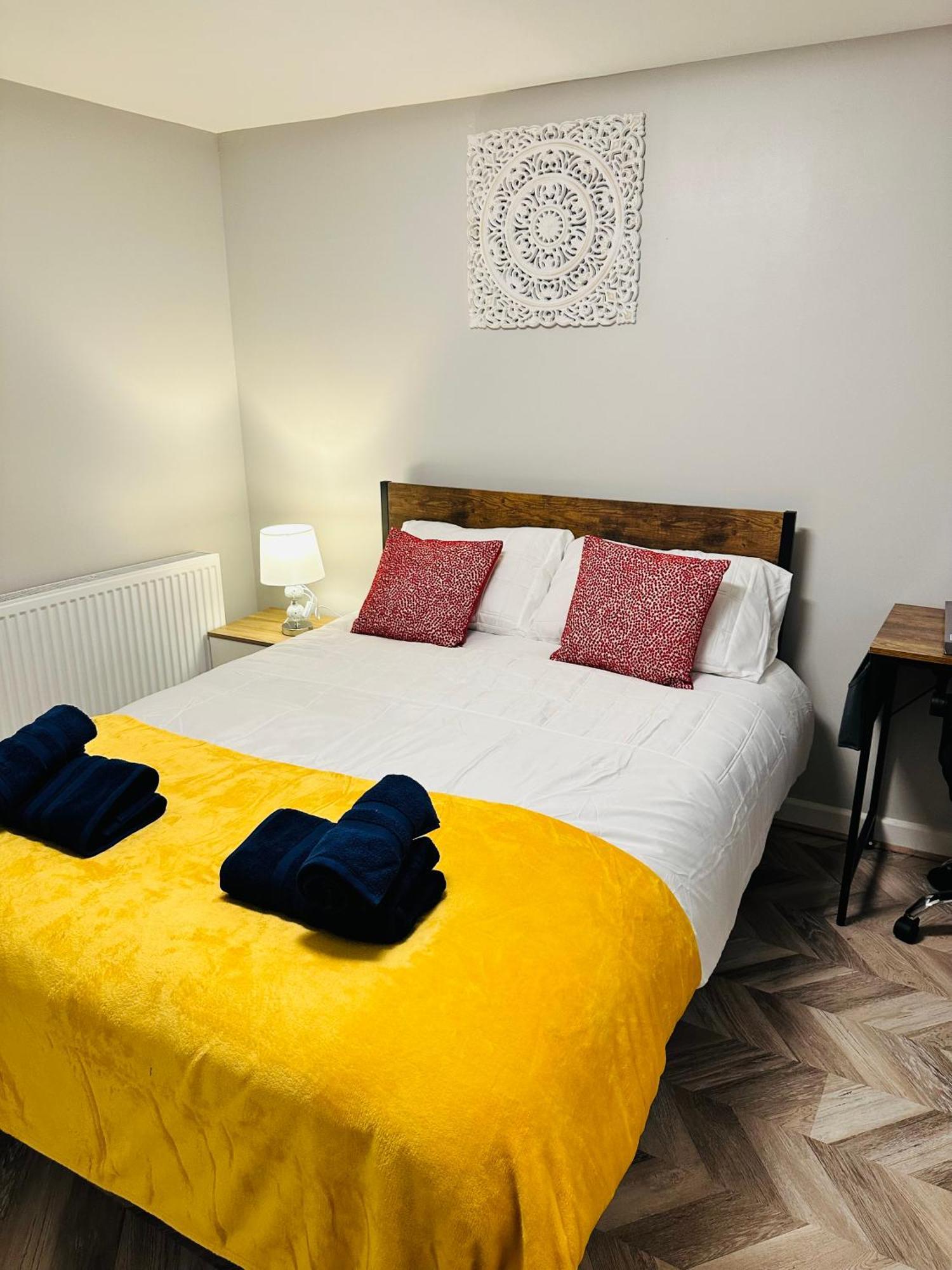 Comfy Studio Flat And Workspace Near Ashton-U-Lyne Station Stalybridge Extérieur photo